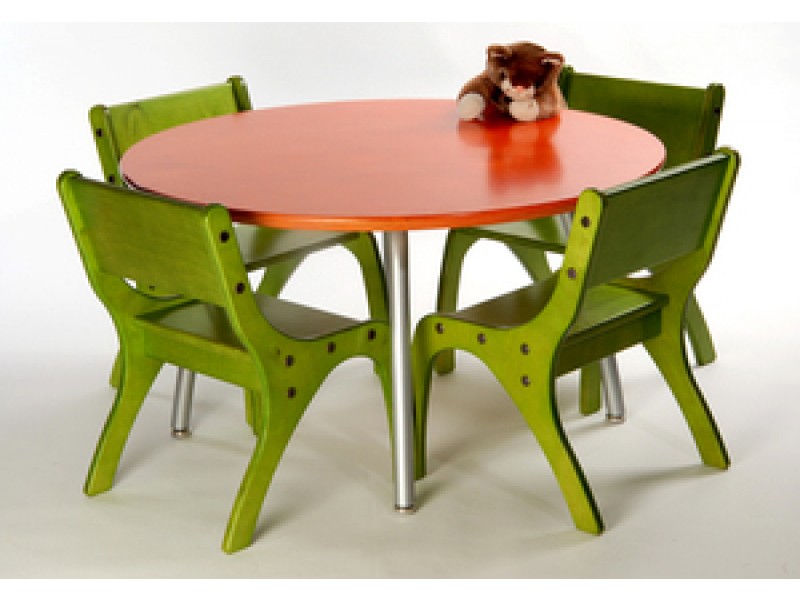 Knifty Kid's Table & Chairs
