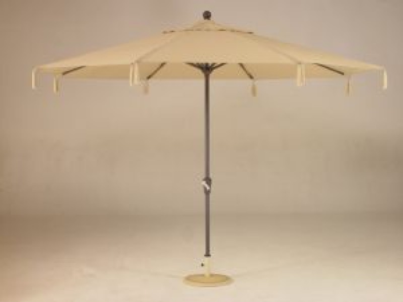 Lanza Market Umbrella 9' x 8 Extended to 11' x 8